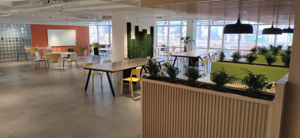 Flexible Working Inside and Outside the Office 4 Flexible Working Office5
